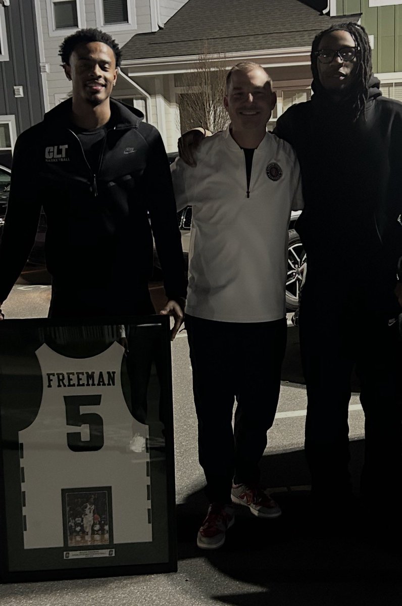 CoachJoel13's tweet photo. Got to see @hoodrixh_d @MajoFreeman11 yesterday @CharlotteMBB extremely grateful to be able to coaches hoopers in high school! They have earned all of their CBB success! 9th/JV Gwinnett champs @ArcherMBB Elite 8 run in 22’ top 100 Juco players >D1 #GritNGrind #WeGuard https://t.co/Csl2jPxkWy