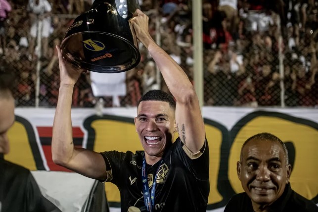 MAIS UM REFORÇO - Ponte repatria ex-Vitória que estava no Japão desde 2024; saiba mais sobre a contratação 👉 glo.bo/3OSP1KU

📸 Victor Ferreira/EC Vitória