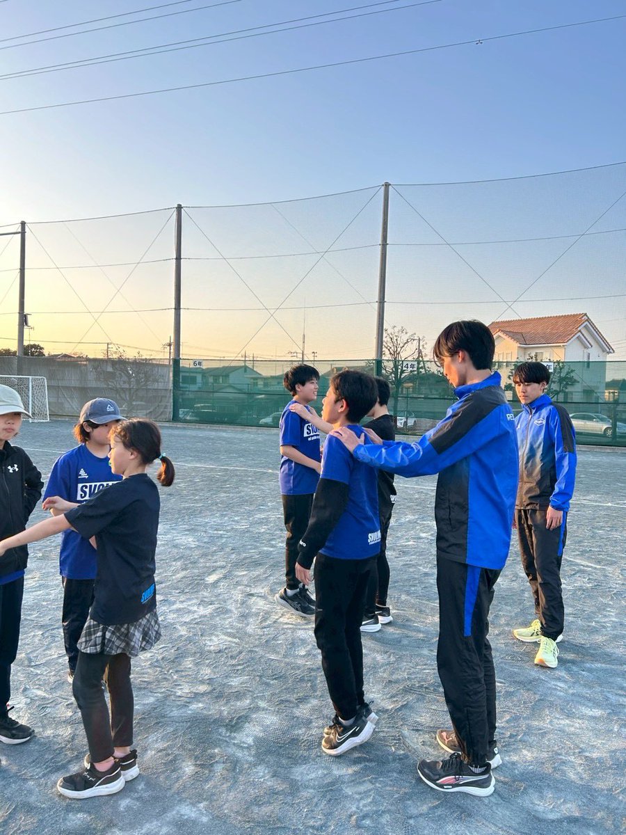 press_rikujo's tweet photo. 本日善行小学校で第15回の陸上定期教室を行いました🏃‍♀️
早いもので次回は今年度最後の教室になります‼️
名残惜しいですが、次回も元気いっぱい頑張ります💪 https://t.co/FCyLefFQNF