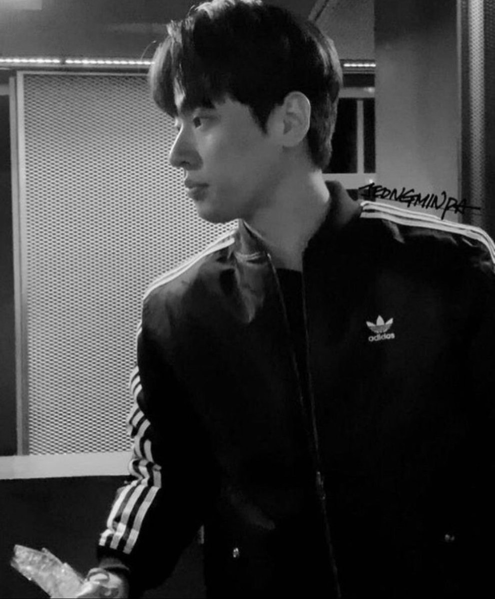 zzeomzzeom_'s tweet photo. 박정민 필승 각도로 찍힌
아디다스 박정민 느낄 시간이다 https://t.co/98Bjfp9Ix2