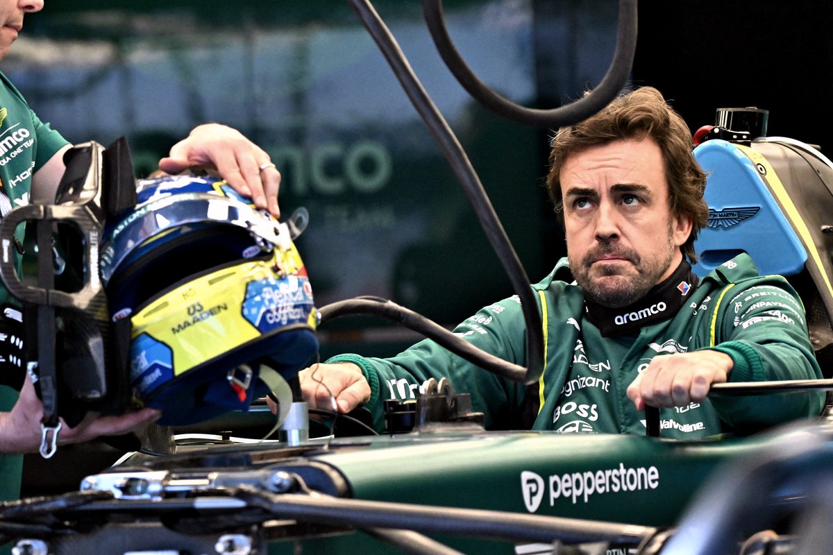 B24PT's tweet photo. Aston Martin só consegue fazer 15-25 voltas consecutivas e não deve completar o primeiro GP da temporada porque o carro tem muita vibração e há risco de lesões permanentes nos nervos das mãos 😳 https://t.co/1XJyiU2EGT