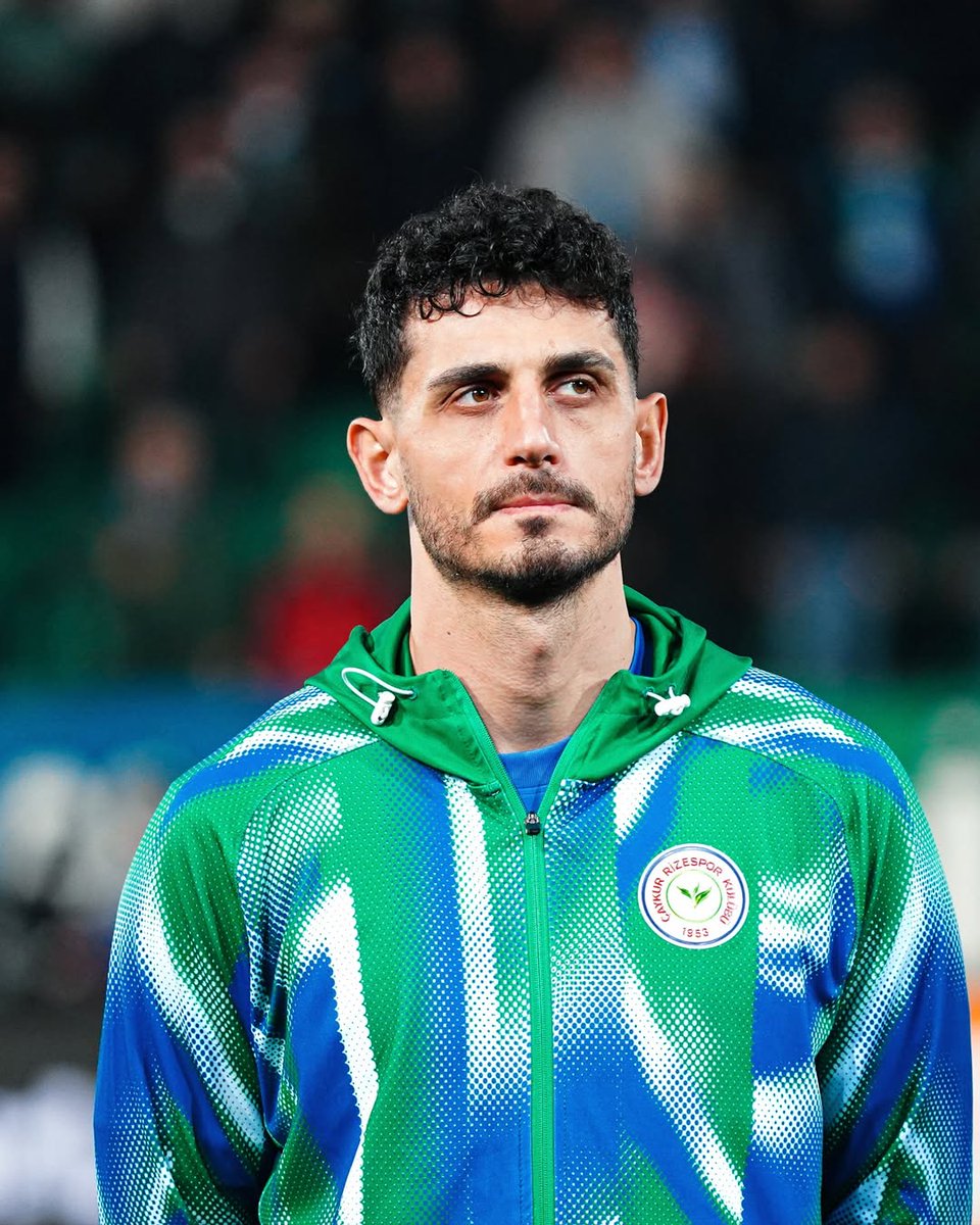 futbolarena's tweet photo. Samet Akaydın: "Fenerbahçe'den Rizespor'a gelmeden önce Venezia ile anlaşmıştım. Fenerbahçe'nin kiralık oyuncu yollama hakkı bittiği için gidemedim. Venezia'yı düşünürken Rize'de buldum kendimi." (AA) https://t.co/Vr87MM1EzA