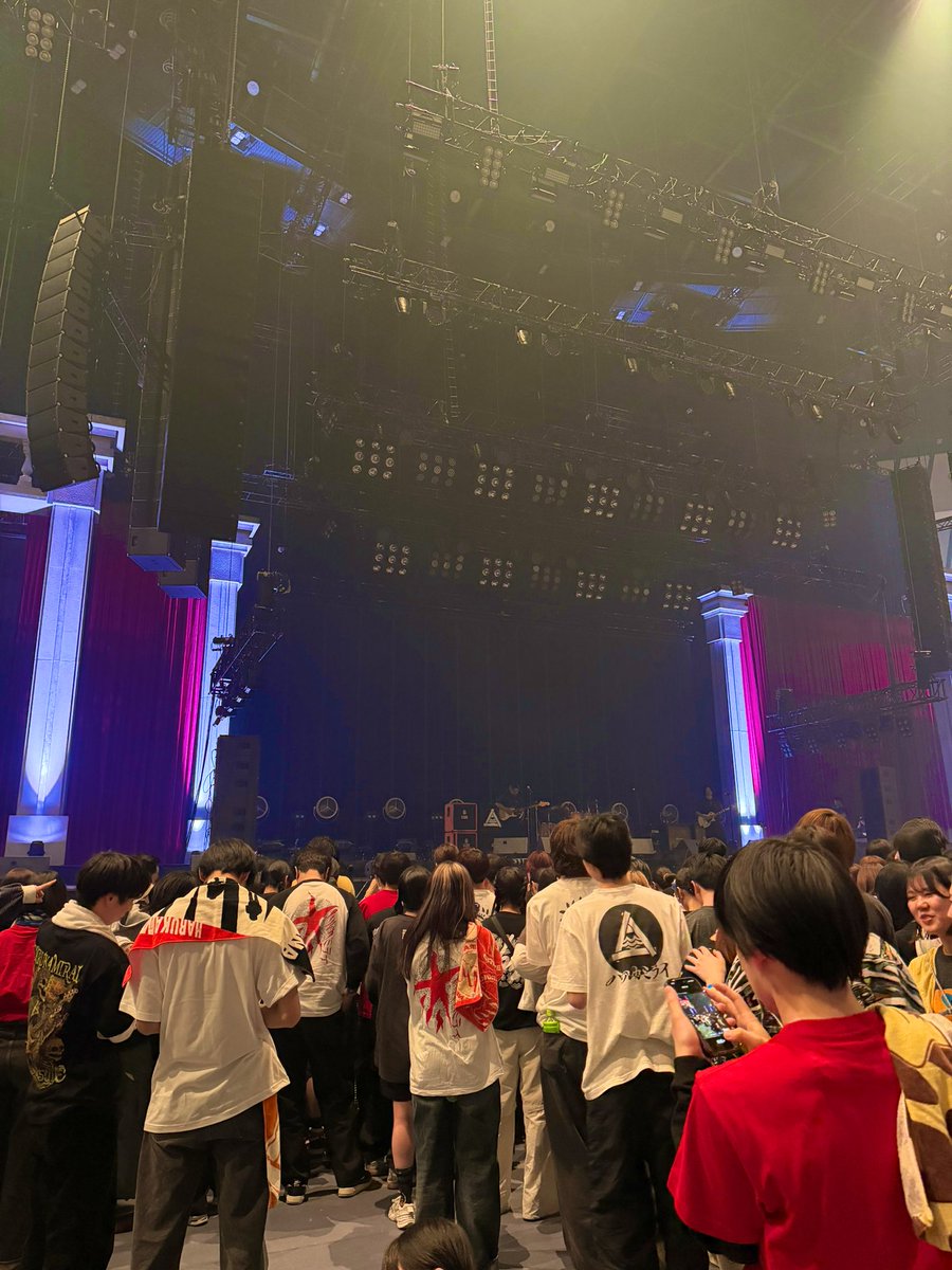 millennials_045's tweet photo. ハルカミライ ONE MAN LIVE
「AVAN」2026.3.5 横浜アリーナ
宇宙飛行士、アストロビスタ、満、
ウルトラマン、maydayの流れ
涙と笑顔が止まらんかった。
完全にくらった。😭
あと横におった学Tのお姉ちゃん
今にも崩れそうなぐらいボロ泣きしとったけど大丈夫なんかいな。
#ハルカミライ
#横浜アリーナ https://t.co/vAk753Lobw