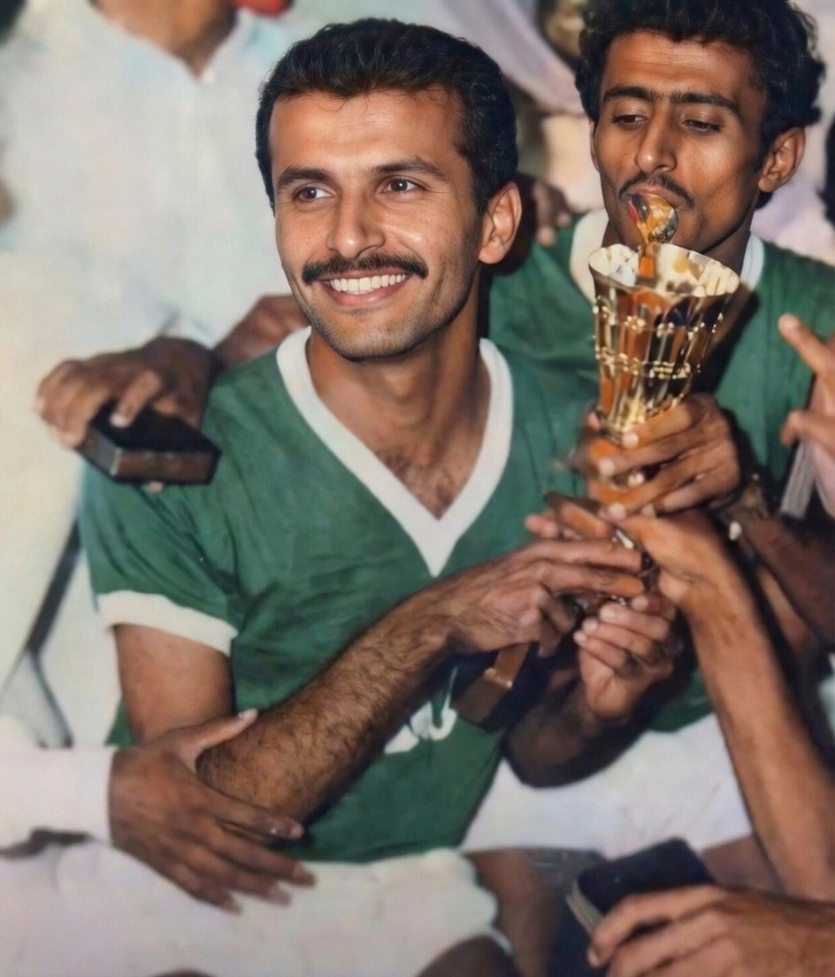 ashiq_almadi's tweet photo. من الكابتن الذي يحمل الكأس؟ https://t.co/mikli0WaEL