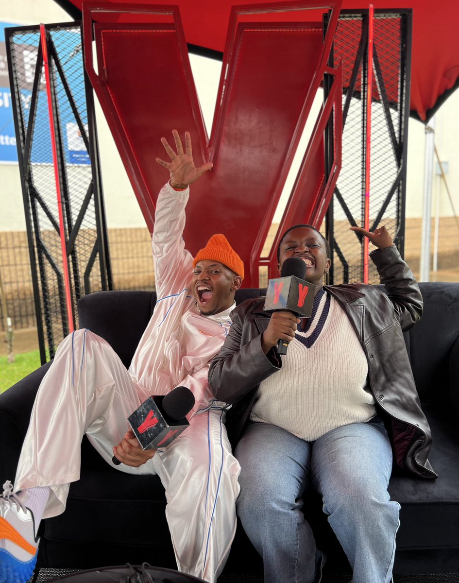 Yfm's tweet photo. #TheLunchLeague and @CapitecBankSA are out spreading financial education tips, prizes and more the Tukkies are giving us all the deets! 💸
#CapitecTakeover https://t.co/XjxJmoTm8P
