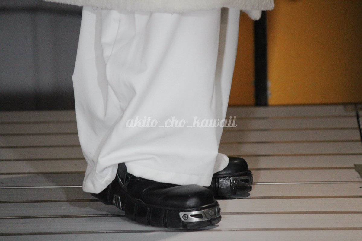 is2_murumuru's tweet image. 260301

いつも見切れる靴が気になって📸

머리부터 발끝까지 다 
너는 내 취향저격ჱ̒^o̴̶̷̤ ·̫ o̴̶̷̤^)

#SevenDeuce #AKITO #三角章斗 #推しカメラ #セブンデュース #SevenDeuce_ReRAISE
@seven_deuce_OA  @akito__1006