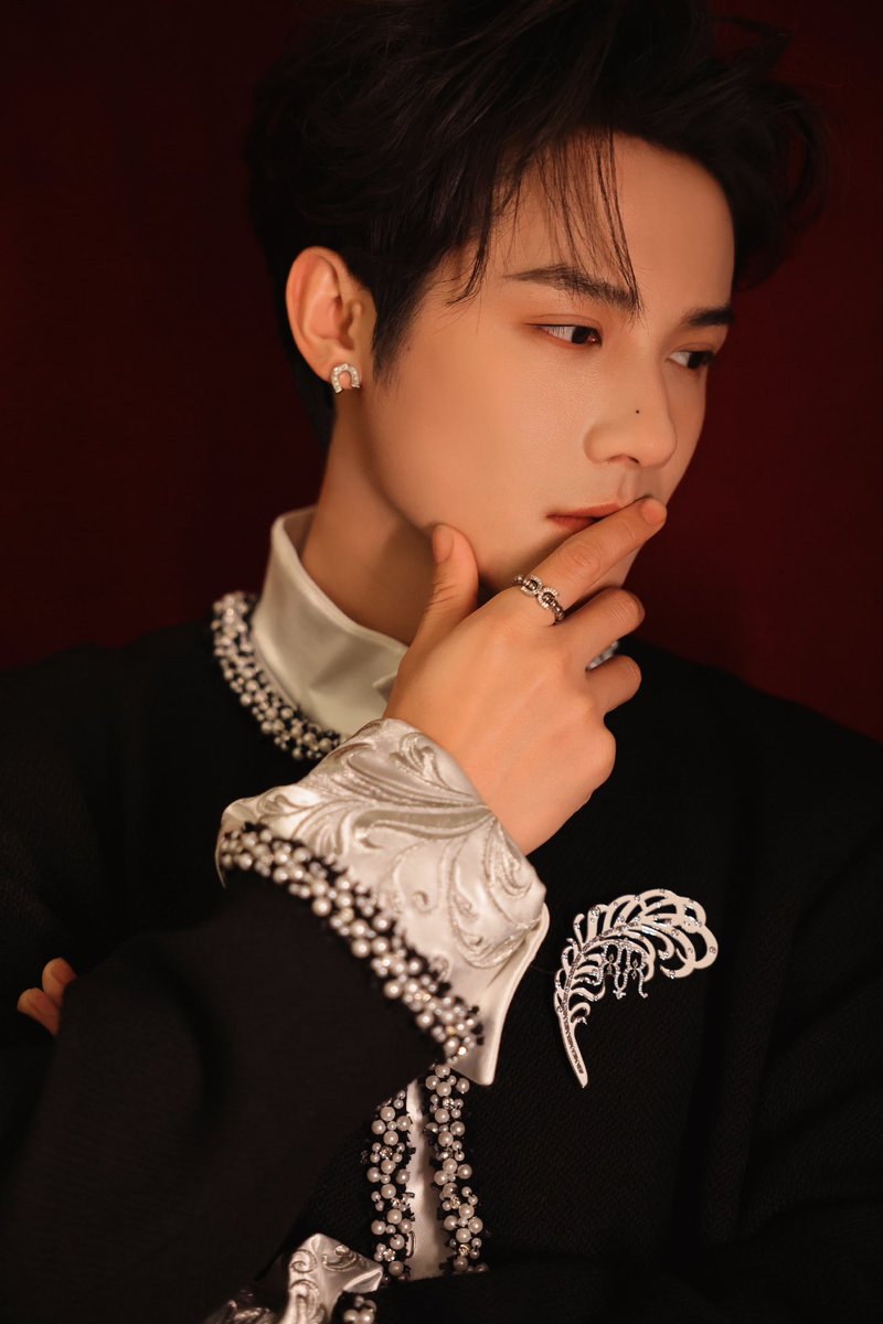 cdrama_update's tweet photo. #ZhengYecheng for #SeedsOfScarletLonging promos
More - https://t.co/bXdO3LkjZd
https://t.co/2y6RG4ShST
#郑业成 #在你眉梢种红豆
#เมล็ดพันธุ์แห่งความคะนึงหาสีชาด https://t.co/vGr7PSdqN0
