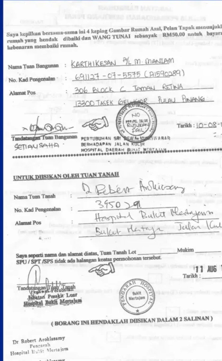 mynewshub's tweet photo. Secara Tidak Sengaja Terdedah Siapa Pemilik Sebenar Tanah Hospital Bukit Mertajam Dan Status Kuil Yang Diidirikan Di Situ....?

Dokumen Dedah Tanah Hospital Bukit Mertajam Milik Kerajaan, Kuil Dibina Tanpa Hak Milik Jelas

Oleh Mynewshub 

ISU sebuah kuil yang terletak berhampiran kawasan Hospital Bukit Mertajam kembali menjadi perdebatan hangat selepas beberapa dokumen lama mula tersebar di media sosial. 

Dokumen tersebut didakwa oleh sesetengah pihak sebagai bukti bahawa struktur kuil itu dibina secara sah.

Ia dikongsi seorang pengguna bernama Daniel Raghu 7.

Namun apabila dokumen berkenaan diteliti dengan lebih mendalam, ia sebenarnya mendedahkan perkara sebaliknya — tanah tersebut jelas berada di bawah pemilikan pihak kerajaan melalui Hospital Bukit Mertajam.

Antara dokumen yang tular ialah resit bayaran kepada Majlis Perbandaran Seberang Perai (MPSP) berjumlah RM50 serta satu borang bertajuk “Surat Kebenaran Pemilik Tanah”.

Resit tersebut sekadar menunjukkan bayaran permit yang dibuat kepada pihak majlis tempatan. 

Dari sudut undang-undang, resit pembayaran seperti ini hanya membuktikan bahawa bayaran pernah dibuat, bukannya bukti pemilikan tanah atau kelulusan rasmi bagi pembinaan bangunan kekal.

Dalam sistem perundangan tanah Malaysia, hak milik tanah hanya boleh dibuktikan melalui geran atau hak milik yang didaftarkan di Pejabat Tanah seperti yang diperuntukkan di bawah Kanun Tanah Negara 1965. 

Tanpa dokumen geran atau hak milik yang sah, sesuatu pihak tidak boleh mendakwa mereka adalah pemilik tanah berkenaan.

Perkara paling penting dalam dokumen yang tersebar itu ialah bahagian yang menyatakan “Untuk Diisikan Oleh Tuan Tanah”. 

Dalam ruang tersebut, nama yang tertera ialah Pengarah Hospital Bukit Mertajam. 

Ini dengan jelas menunjukkan bahawa pihak hospital merupakan pemilik atau wakil pemilik tanah di kawasan berkenaan.

Hakikat ini sekaligus menolak dakwaan bahawa tanah tersebut dimiliki oleh pihak kuil. 

Sebaliknya, dokumen yang ditunjukkan sendiri mengesahkan bahawa tanah tersebut berada di bawah kawalan pihak hospital, yang merupakan institusi kerajaan.

Selain itu, dokumen yang ditularkan juga tidak menunjukkan sebarang kelulusan pelan bangunan rasmi. 

Dalam mana-mana pembinaan sah di Malaysia, sesuatu struktur memerlukan kelulusan pelan bangunan daripada pihak berkuasa tempatan serta pelbagai agensi teknikal berkaitan.

Tanpa kelulusan pelan bangunan yang sah, sesuatu struktur boleh dianggap sebagai binaan tanpa kebenaran di bawah undang-undang tempatan. 

Pihak berkuasa tempatan mempunyai kuasa untuk mengeluarkan notis, mengarahkan pengosongan atau mengambil tindakan terhadap struktur yang dibina tanpa kelulusan.

Berdasarkan penelitian terhadap dokumen yang tersebar, jelas bahawa ia tidak membuktikan pemilikan tanah oleh mana-mana pihak selain hospital. 

Malah, dokumen tersebut secara tidak langsung mengesahkan bahawa tanah berkenaan adalah milik kerajaan melalui Hospital Bukit Mertajam.

Ini bermakna struktur kuil yang dibina di kawasan tersebut tidak mempunyai asas hak milik tanah yang sah dan berkemungkinan dibangunkan tanpa kelulusan yang sewajarnya.

Isu ini sekali lagi membuka perbincangan lebih luas mengenai keperluan semua pihak mematuhi undang-undang tanah dan perancangan bandar. 

Dalam sebuah negara yang berteraskan kedaulatan undang-undang, setiap pembinaan perlu melalui proses kelulusan yang jelas dan sah tanpa mengira siapa pihak yang terlibat.

Apa yang pasti, dokumen yang kini tular di media sosial bukan sahaja gagal membuktikan pemilikan tanah oleh pihak kuil, malah secara jelas menunjukkan bahawa tanah tersebut berada di bawah milikan pihak hospital dan kerajaan.-MYNEWSHUB