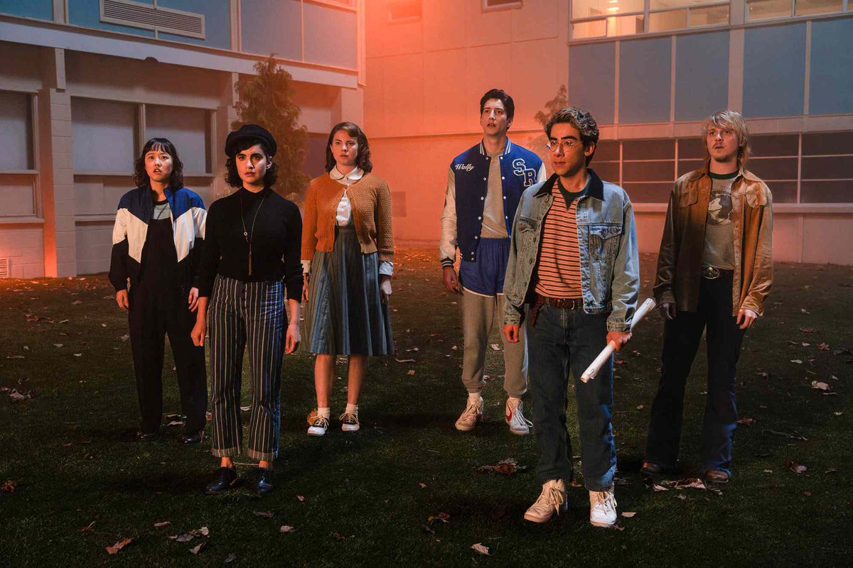 bellysinfinite's tweet photo. school spirits is one of the greatest pieces of television i have watched. not enough people speaking about this. the PLOT ?? i need a season 4 renewal for this series immediately. i still have so many questions https://t.co/MKi0LEq8Fd