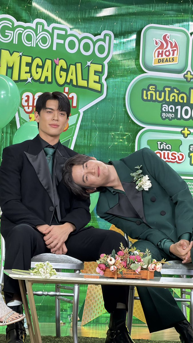 😭😭😭😭😭😭😭
🔇🔇🔇🔇🔇🔇🔇

GF MEGA GALE X JOSSGAWIN
#GrabFoodMegaGalexจอสกวิน https://t.co/rz...