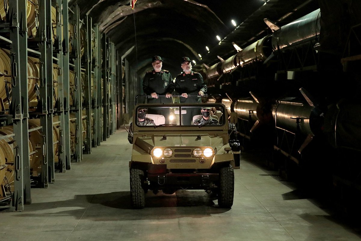 رفتن اینجوری عکس و فیلم ساختن. بعد موقع جنگ که شد، مردم شدن جنگ‌طلب :))