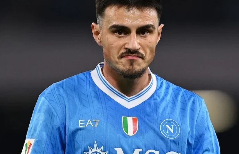 napolista's tweet photo. Eljif #Elmas aka l’Highlander del #Napoli: 35 partite totali di cui 24 da titolare e 11 da subentrato. Di Thomas Tammaro

Uno stakanovista, un polmone pazzesco, un soldato di #Conte. Paura di sporcarsi le mani negli anfratti più sporchi del centrocampo? Non pervenuta.
https://t.co/8fsLSKK0Kj