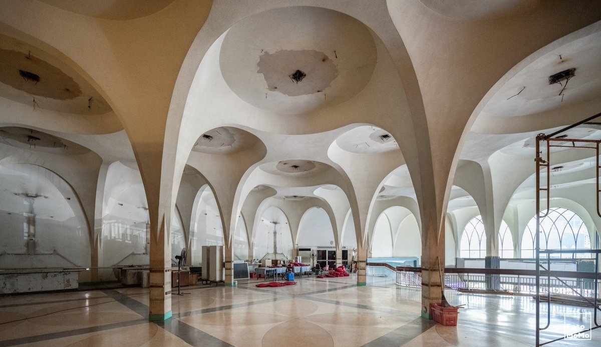 'โรงภาพยนตร์สกาล่า' แน่นอนย่อมมีคุณค่าด้านอื่นอีกอันนี้พูดเฉพาะมิติสถาปัตยกรรม การตอบของกรมศิลป์เอง เรียกได้ว่าใจร้าย และชวนให้คิดถึงชะตากรรมของ 'ตึกโมเดิร์น' ในไทย (ที่อายุไม่ถึง 100 ปี) ว่าจะเป็นอย่างไร แม้แต่สกาล่าที่คุณค่าโดดเด่นขนาดนี้ พูดละเศร้า #เม้าตึก (9)