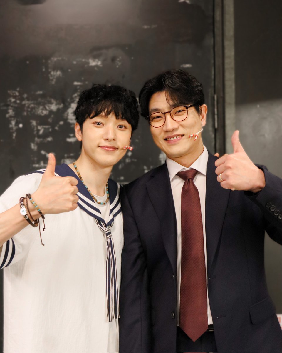 ⠀
✈️뮤지컬 <라져>
#라져 #첫공페어사진

스카일러 고상호, 디디 정휘 배우의 첫 공연을 무사히 마쳤습니다. 뮤지컬 <라져>의 첫 교신을 함께해주셔서 감사합니다! 

5월 31일까지 이어질 <라져>의 주파수, 
앞으로도 많은 관심과 응원 부탁드립니다! 
⠀
-
✈️뮤지컬 <라져>
기간: 2026.03.05(목) ~