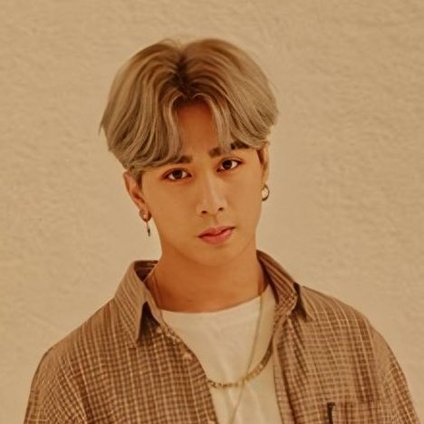 Are you for real!?!? 😭

Wdym this is 8 years apart?