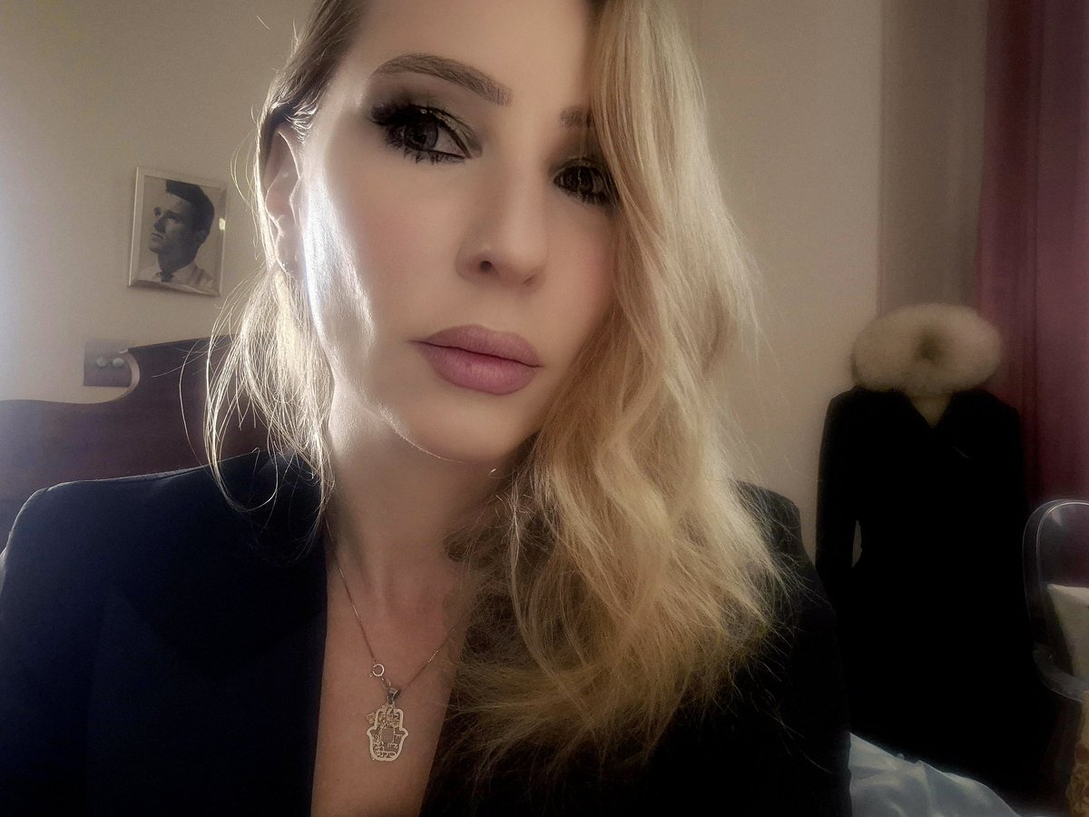 Lois Perry tweet media