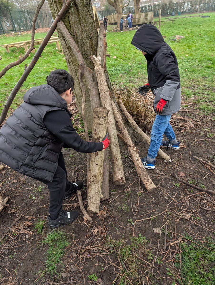 BarkerendPLA's tweet photo. Year 5 have been celebrating World Book Day in Forest School by building their own reading dens! 🌿📚 Pupils worked together using natural materials to create cosy spaces where they could relax and enjoy their favourite books outdoors. #wearestar #WorldBookDay2026 #teamwork https://t.co/yQw2eSNZxz