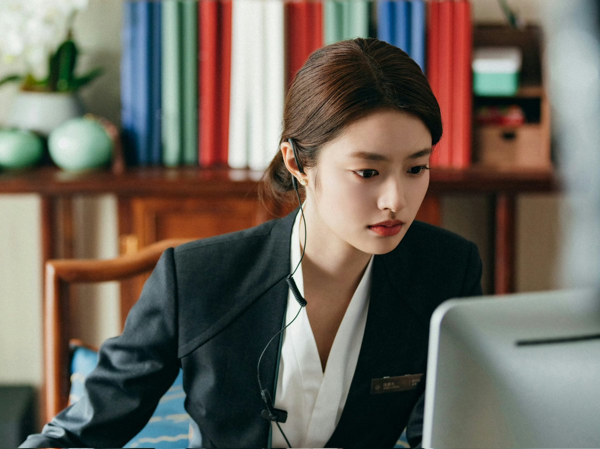 eviemoods's tweet photo. i miss my hotel manager, shen xifan https://t.co/lWFkqmksur