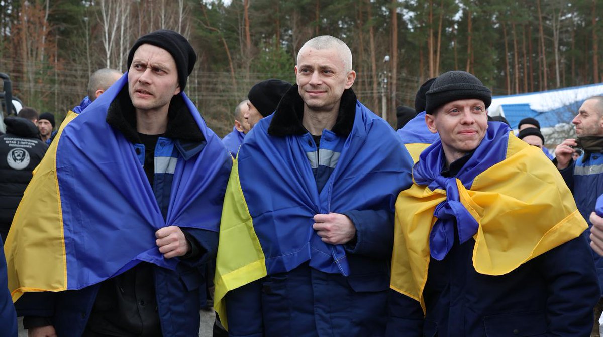 🇺🇦 200 захисників повернулися в Україну у межах нового обміну.

Серед тих, хто повертається,— захисники Маріуполя, Донеччини, Луганщини, Харківщини, Запоріжжя, воїни Збройних Сил, Державної спеціальної служби транспорту, прикордонники та нацгвардійці.

Вітаємо вдома!