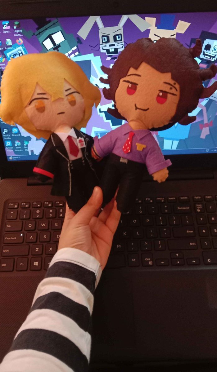 s_nwithagunmain's tweet photo. MY GOOBERS ARE FINALLY REAL..
I commissioned Felusa, she's on Etsy, Shopee, Facebook and TikTok! Please consider checking her stuff out!! :)
#UCFT #AUCFNAFT #FNAF #LimbusCompany #JeremyFitzgerald #EmilSinclair #Sinclair #SinclairLimbusCompany https://t.co/k09te5pbuK