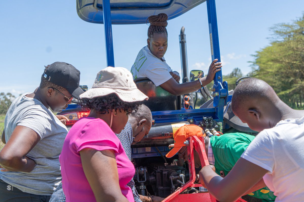 Hello Tractor tweet media