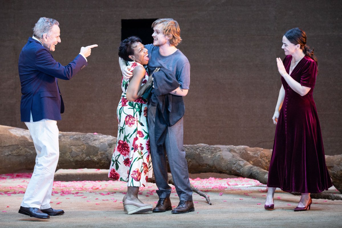 National Theatre Live tweet media