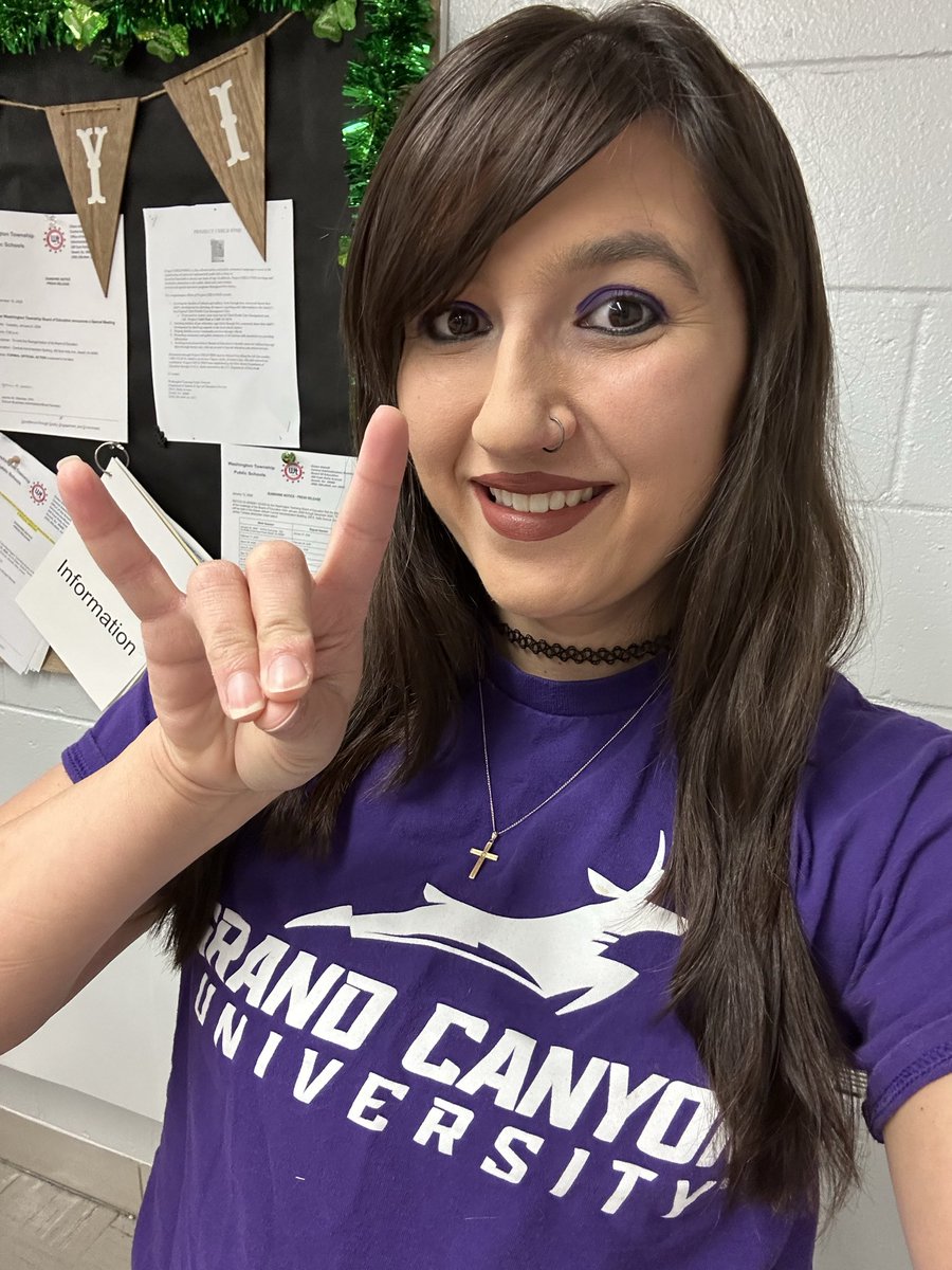 ConservativeGG3's tweet photo. Day 4 of Read Across America: Wear your favorite color.

My favorite color is purple, and GCU’s colors are purple and white, so I decided to show off some school spirit! 

LOPES UP!!😉✝️🎓📖🦌💜🤍

#GCULopes #GradSchool #StraightAStudent #ReadAcrossAmerica @gcu https://t.co/Y3NaQvNr1I