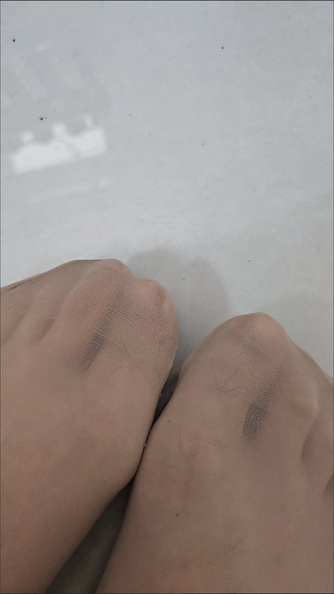 morstian's tweet photo. 警察小姐姐汗液香气充斥着脑子，回想小姐姐长裙俯下身子去车里拿东西，裙底一览无余的景象让我到达高潮。 https://t.co/Ci58i7bdv8