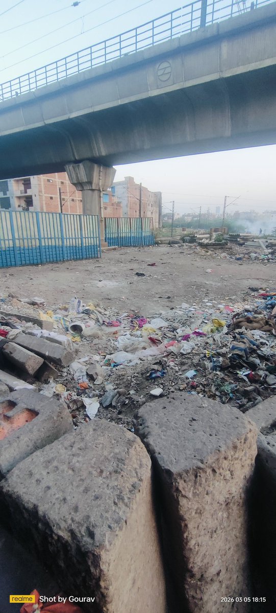 gourav2491's tweet image. Condition of entrance path to Mansarovar Park Metro Station Delhi 

Please take necessary steps to clean and maintain the area.

@OfficialDMRC @MCD_Delhi @DelhiPwd @CMODelhi @LtGovDelhi @gupta_rekha 

#Swachbharat #CleanDelhi #Swach #Delhi #PublicHealth #Health