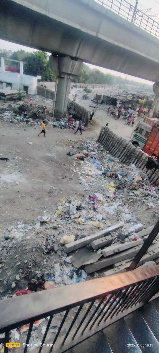 gourav2491's tweet image. Condition of entrance path to Mansarovar Park Metro Station Delhi 

Please take necessary steps to clean and maintain the area.

@OfficialDMRC @MCD_Delhi @DelhiPwd @CMODelhi @LtGovDelhi @gupta_rekha 

#Swachbharat #CleanDelhi #Swach #Delhi #PublicHealth #Health