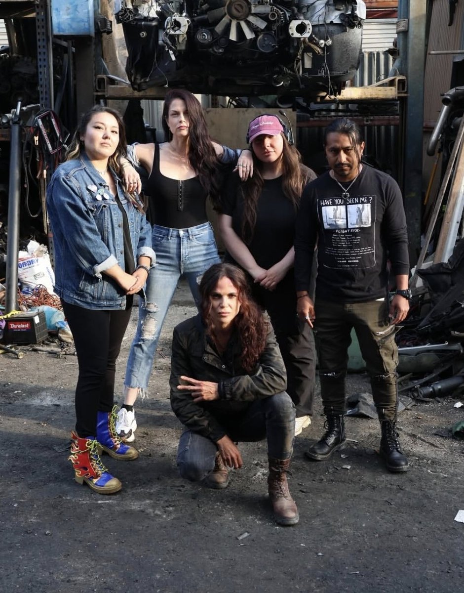 xparrillamader's tweet photo. This perfectly amazing team 🎬💥✌🏼🥰 @LanaParrilla I love you ♥️
#lanaparrilla #DismantletheSun #Kona #indiefilm https://t.co/xNhSx8w52a