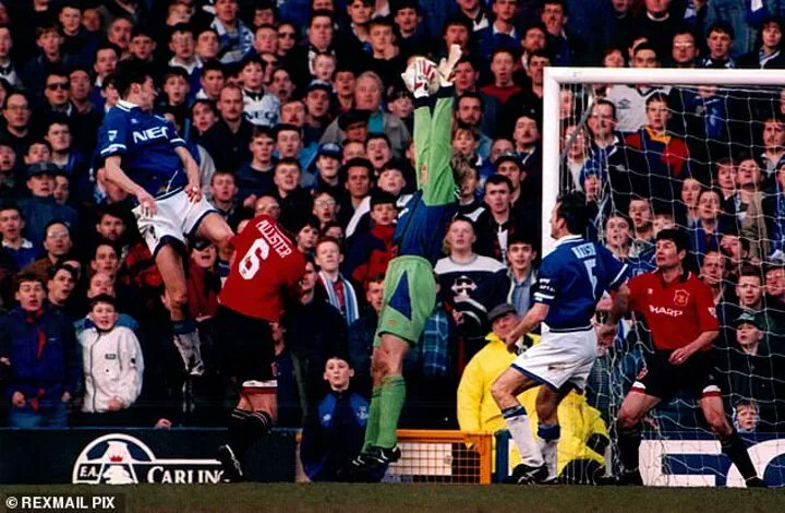 Everton in Chile 🇺🇦 tweet media