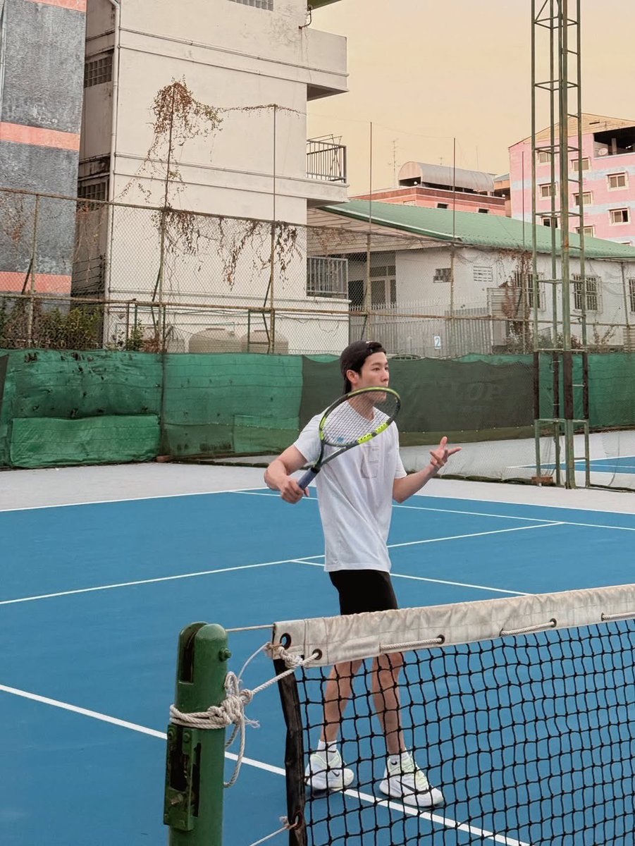 TheoryofYinWar's tweet photo. IG warwanarat 

☁️ 🎾 ☁️

#หยิ่นวอร์ #warwanarat @warwanarat https://t.co/8X8MXbwRWL