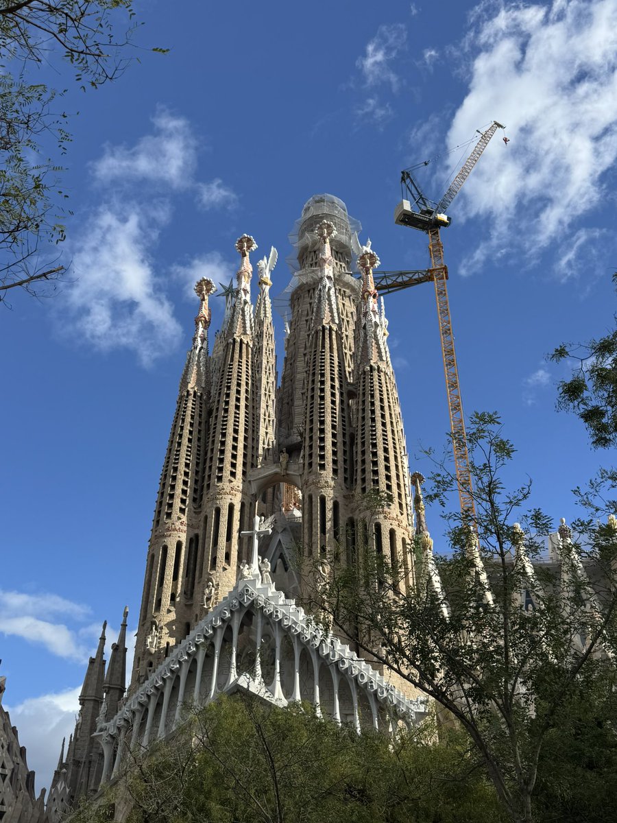 Değerli İspanyol halkı, yol verin şu inşaatı 15 güne bitirelim