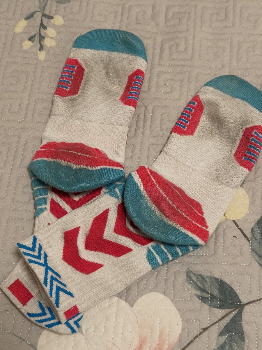 QIQI45698702's tweet photo. 现货原味🧦有人要吗🤔
便宜出便宜出！要的私信我 https://t.co/9L2h2tAl96
