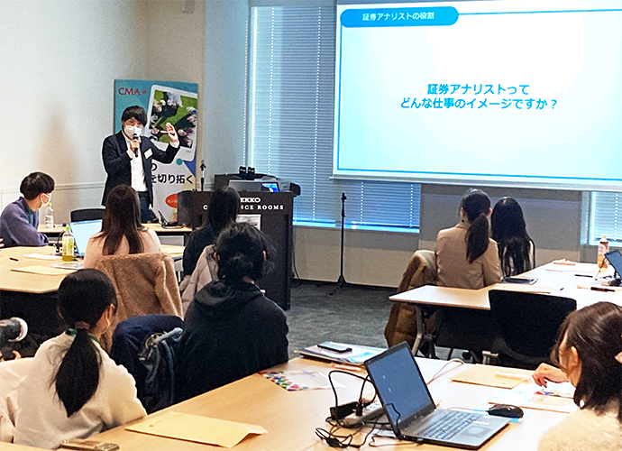SAAJ1962's tweet photo. 就活準備・資産運用にも必須の知識を自分のものに！
現役証券アナリストと学ぶ、『企業のみかた』

今回のワークショップでは、おかねマネージ株式会社代表の木岡克幸さんにご登壇いただきました。

ご参加いただいたみなさま、ありがとうございました！　レポートお楽しみに

https://t.co/eWAIMtDnew https://t.co/0uguWENvmz