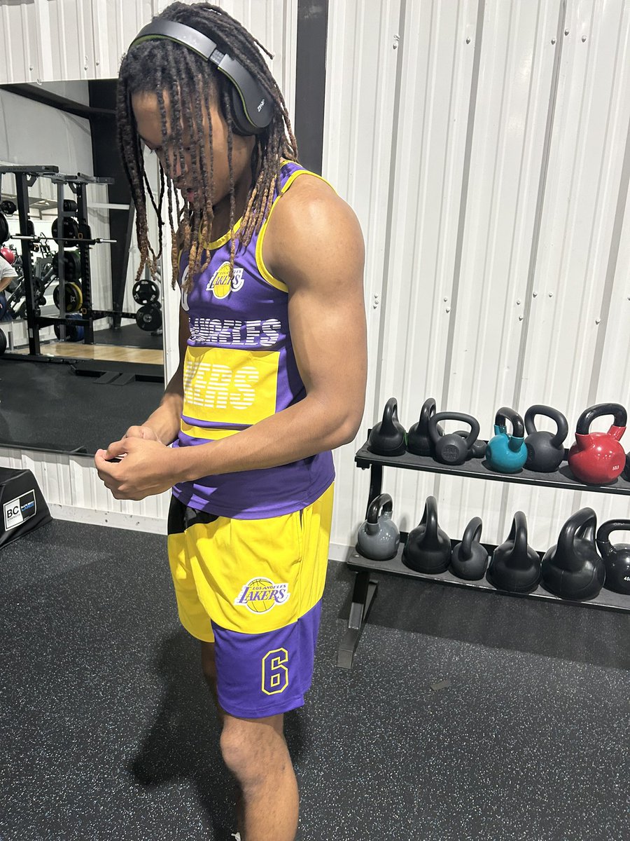 devfrank24's tweet photo. Post grad season is over…. Back in lab. #biggerfasterstronger

Devin Frank
6’ 4” 205lbs
SG/SF
Louisiana Knights Post Grad Academy 

@living1_living @starchamps4life @coachdmojack @MikeCoppage1
@coachchuckt @clovell33 @CoachCajunMoore @TimothyDalBon @CoachDoze_ https://t.co/KsSOK8PJYG