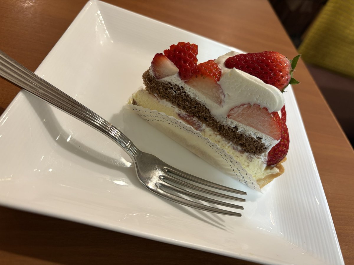 結構前に食べたもの😋
パスタにハンバーグ乗ってるとか最強🍝
苺フェアのシーズン🍓

タルトの底のクッキー生地みたいなところが好きです🙋‍♀️