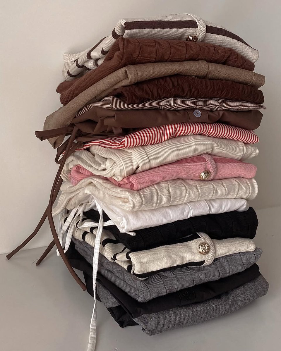 chicfolder's tweet photo. suka deh sama baju-baju keluaran dari brand ini, desainnya timeless dan cakep-cakep! terus harganya juga cukup reasonable ✨️ https://t.co/EwP0yjQOtA