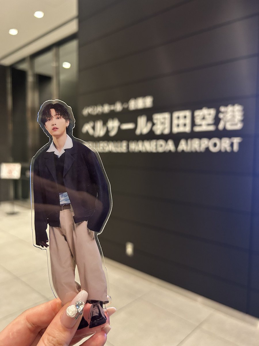 imxrichan's tweet photo. 3/5 ポストカードお渡し会📮💌
((Bチーム))
颯太くん→黎弥くん→大樹くん→夏喜くん

始まってしまえばもう一瞬で
「だいすき！」くらいしか言えなかったけど
さいご夏喜くんにﾊﾞｲﾊﾞｲって言ったら
ブース出る瞬間もう一回こっち見てくれて反応してくれて嬉しかった🥺💖 https://t.co/z8gHJCIoIr