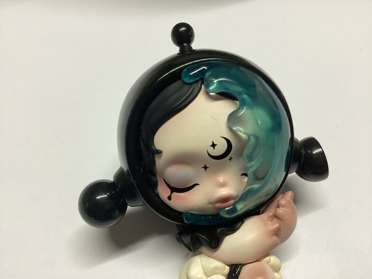npllri's tweet photo. ขายต่อ skullpanda คอล image of reality ตัว The imagination 
*มีตำหนิเล็กน้อย* มีการ์ด ถุง และกล่อง
** ตำหนิ ตรงหัว และหน้ามีรอยเล็กน้อยตามภาพ พต.ทักแชทได้เลยค่ะ ที่เหลือเป็นร่องรอยจากตัวน้องอยู่แล้วค่า **  250 รส ค่ะ
#ตลาดนัดกล่องจุ่ม #POPMART #SKULLPANDA #ตลาดนัดpopmart https://t.co/8ElPe7FV02