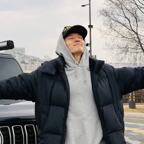 아아…….후드티 강하늘 진짜 아랑해요
잘생기고 키큰남자는 베이직 후드를 입을때 빛이난다