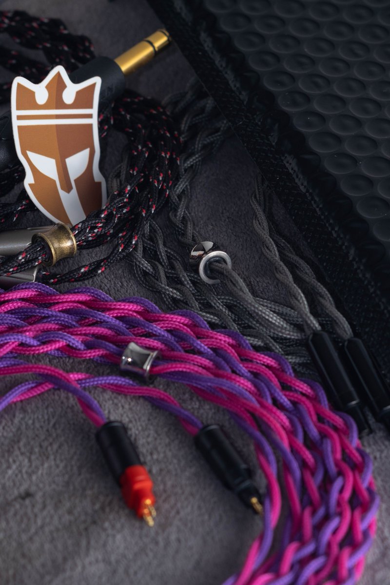 GladiatorCables's tweet image. Packaging updates and new release
-
-New gladiator stickers included with every order. 
-New packaging with a sleek black padded envelope. 
-New aluminum splitter design release with 3 colors, gold bronze - shiny silver and mirror black. 

#audiophile #highendaudio #audiogear