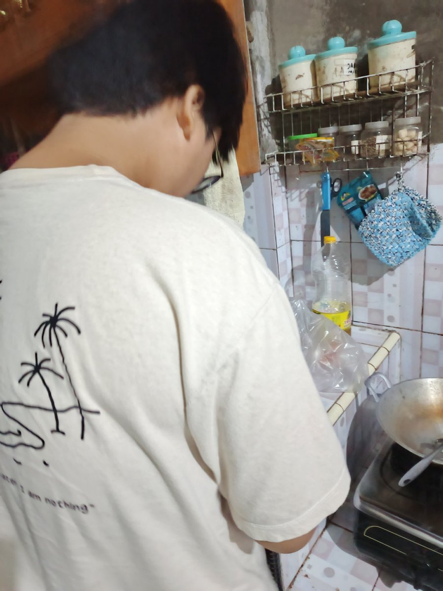 Dimasakin seblak sama pacarku yeay