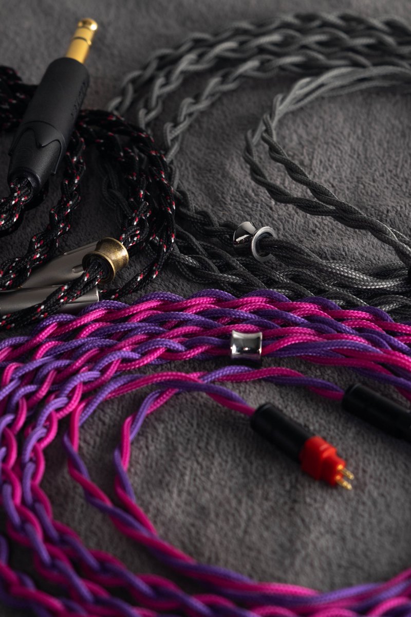 GladiatorCables's tweet image. Packaging updates and new release
-
-New gladiator stickers included with every order. 
-New packaging with a sleek black padded envelope. 
-New aluminum splitter design release with 3 colors, gold bronze - shiny silver and mirror black. 

#audiophile #highendaudio #audiogear