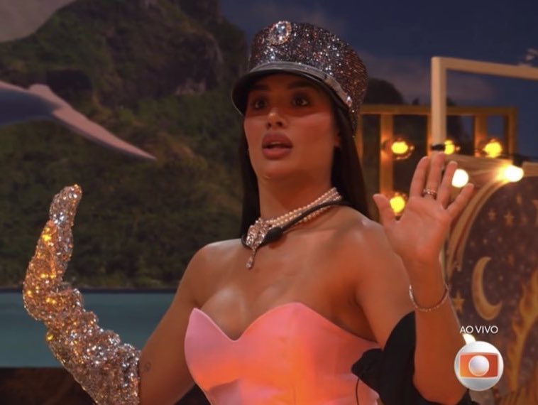 Vocês descobrindo agora que uma pessoa que frauda o sistema de cotas é racista