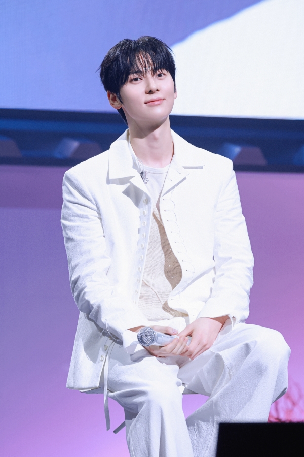 kplazastaff012's tweet photo. HWANG MIN HYUN、日本のファンミーティング好評のうちに終了！3月4日・5日の3公演で全編日本語MCで4,500人を魅了【オフィシャルレポ】

▶https://t.co/yOd6KgPaDs

#HWANGMINHYUN  
#황민현 #ファン・ミンヒョン
(P)&amp;(C) PLEDIS Entertainment https://t.co/vbzpAiL20r