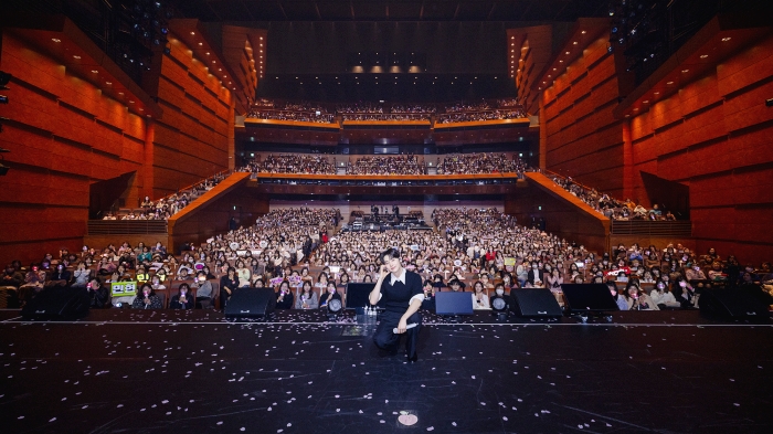 kplazastaff012's tweet photo. HWANG MIN HYUN、日本のファンミーティング好評のうちに終了！3月4日・5日の3公演で全編日本語MCで4,500人を魅了【オフィシャルレポ】

▶https://t.co/yOd6KgPaDs

#HWANGMINHYUN  
#황민현 #ファン・ミンヒョン
(P)&amp;(C) PLEDIS Entertainment https://t.co/vbzpAiL20r