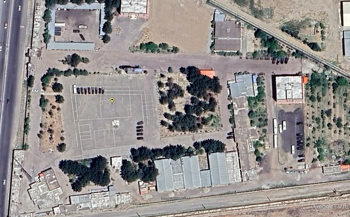 35.733535, 50.834147  
خودروهای سرکوب رو می‌بینید:  
همین نقطه چند صد کشته برای تسخیر و خنثی‌سازیش نیاز داشت. هر بمبی که روی سر اینها می افتد، جان چند صد نفر از ما نجات پیدا می کند.