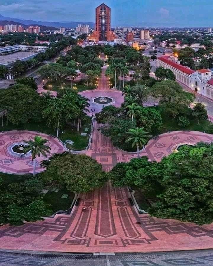 jrjimenezdondi's tweet photo. Hoy nuestra Maracay arriba a sus 325 años de su fundación, como parroquia eclesiástica en honor a la Catedral de San José, erigida el 5 de marzo de 1701. https://t.co/3FS4dTHRdd
